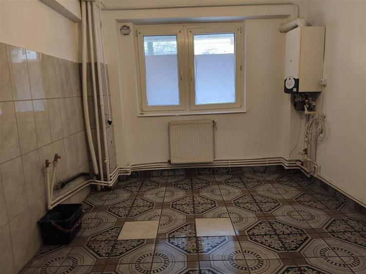 Ap. 2 cam Vidin, conf 1, decomandat, renovat, Liber