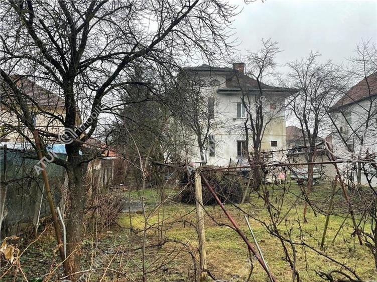 Apartament cu 4 camere 420 mp teren si garaj in Sub Arini Sibiu