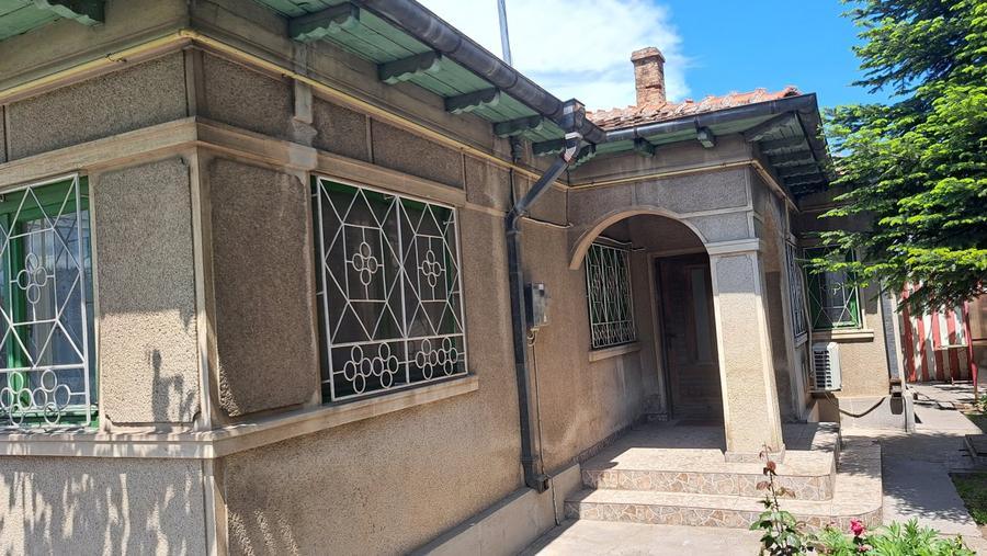 Coiciu - Trocadero - teren 325 mp + casa chirpic si caramida
