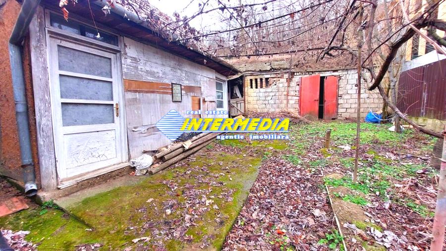 Casa cu 2 camere si 600mp teren in Blaj