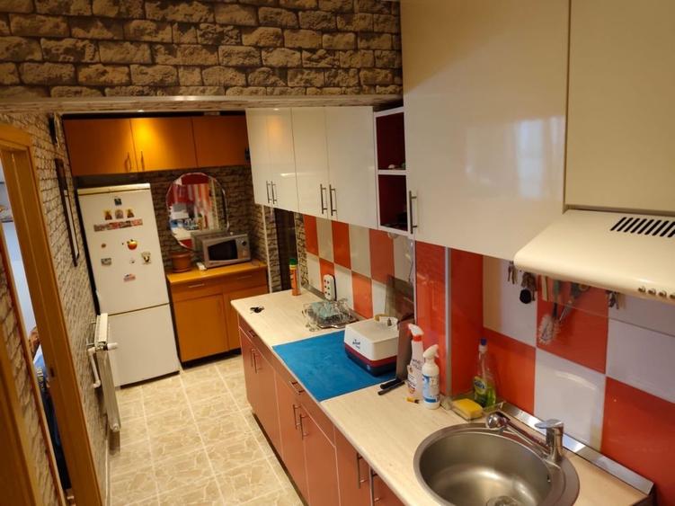 Hala Laminor - Metrou Republica 1 min. - Garsoniera transformata in apartament