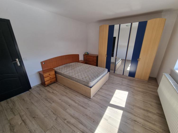 Casă înșiruită de închiriat | 3 dormitoare | Terasă 16 mp | 600 €
