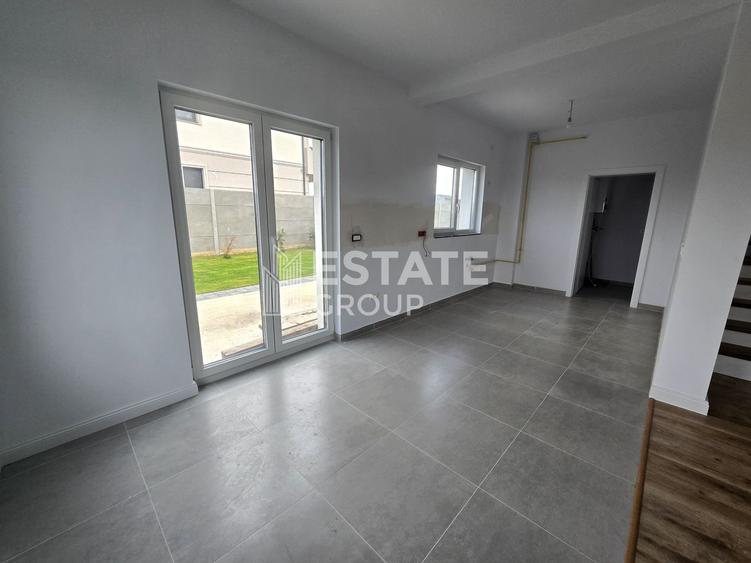 Duplex cu 5 camere despartit prin garaj in Giarmata