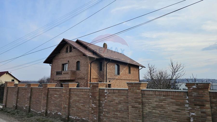 Casă / Vilă de lux, Scheia, Suceava
