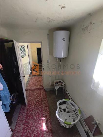 Casa si teren generos zona Ojasca