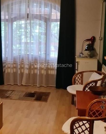 Vilă pensiune ,11 camere-lângă plajă 200 m Mamaia. StrD14 Nr.7A Năvodari.