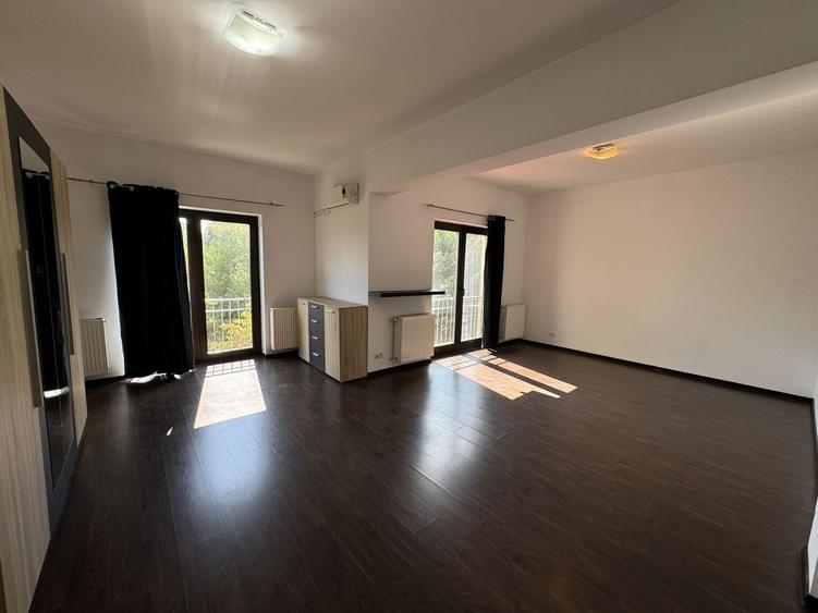 Vila tip duplex, complex inchis, spatii generoase si luminoase