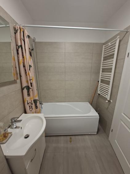Garsonieră tip studio, mobilată/utilată, loc de parcare privată – Zona Ciupercă