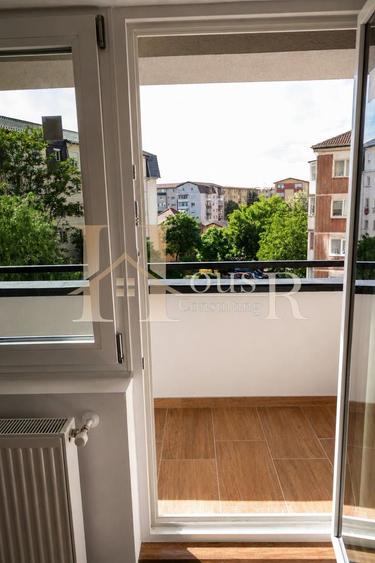 Apartament cu 4 camere decomandat, renovat integral. Etaj intermediar.