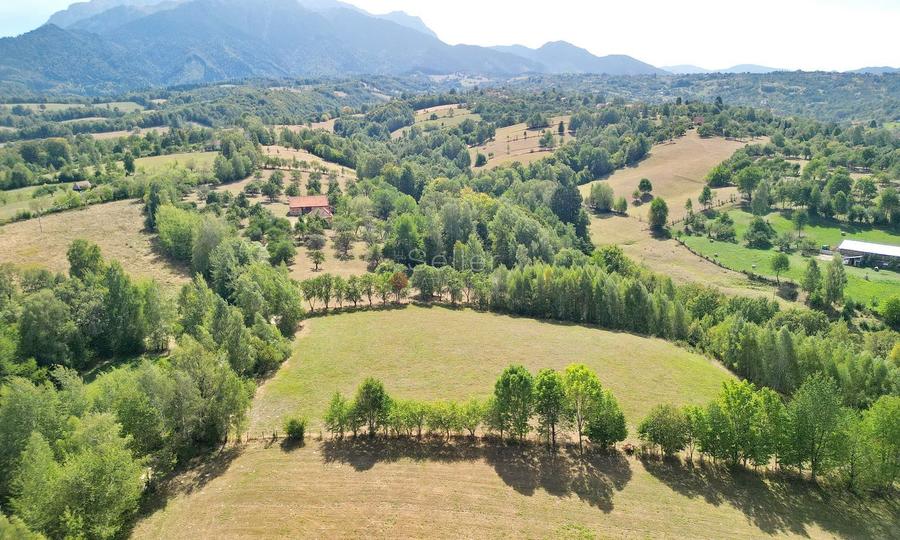 Teren intravilan, priveliste deosebita