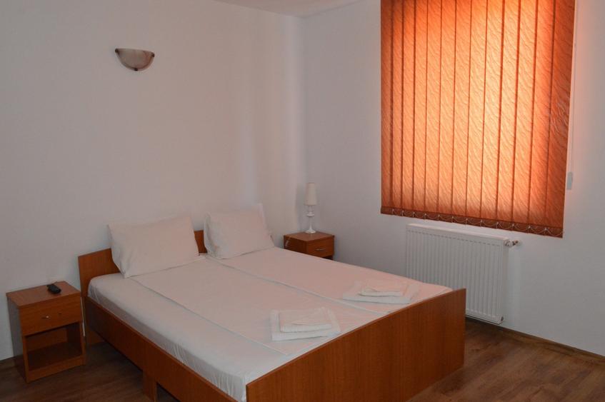 Casa cu 8 camere de inchiriat, Sanmartin, Bihor