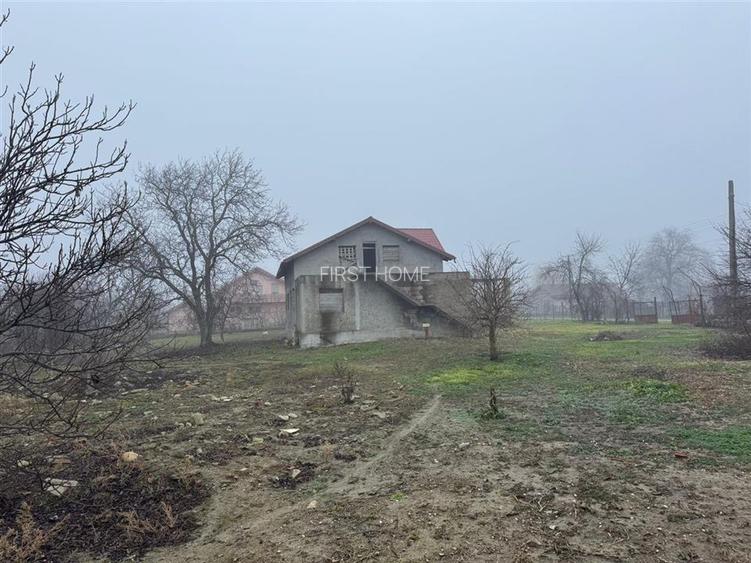 Casa Radulesti, an 1996 ,la rosu, 2.000 mp teren , 310 mp casa - 9
