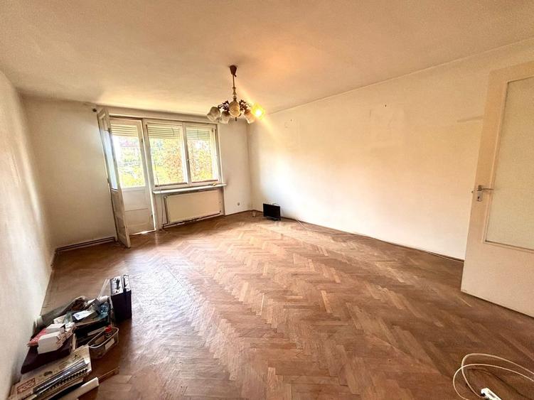 Apartament 3 camere central Ștrand cu garaj si boxa