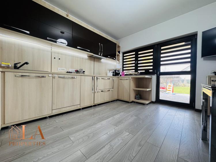Casa 5 camere | Panouri fotovoltaice 18Kw | Teren 1000mp | Domnesti