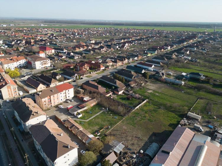Loc de casa central de 890mp in Vladimirescu