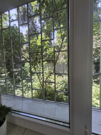 3 camere renovat, mobilat , balcon, str.Londra, loc parcare inclus