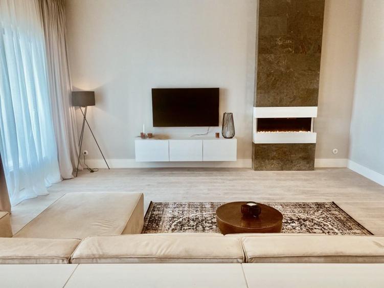 Penthouse- 4 camere cu rooftop de 200mp