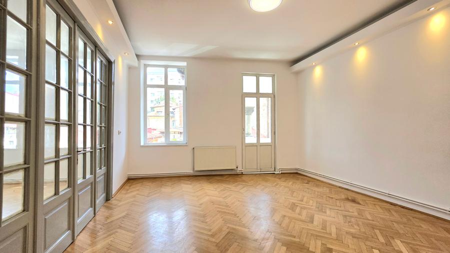 Armeneasca Casa singur curte/ 12 camere/ 325mp / It / Creatie/
