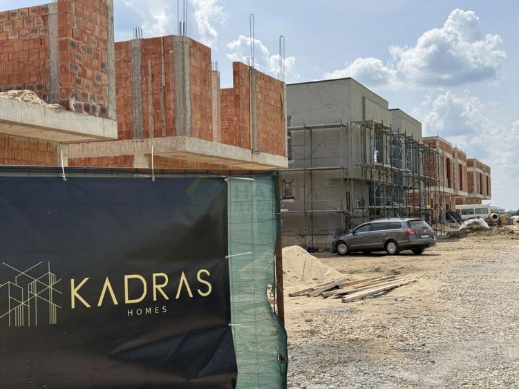 Complex boutique 10 vile | Kadras Tunari | Vila la roșu