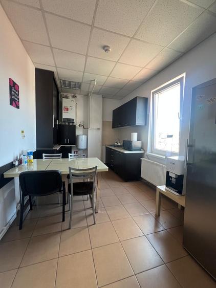 Birou elegant, mobilat,luminos, supraf. vitrata mare, lift , 241 mp, Bd. Mamaia