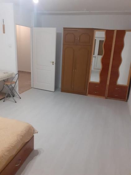 Garsoniera de inchiriat zona Vitan Mall metrou Mihai Bravu