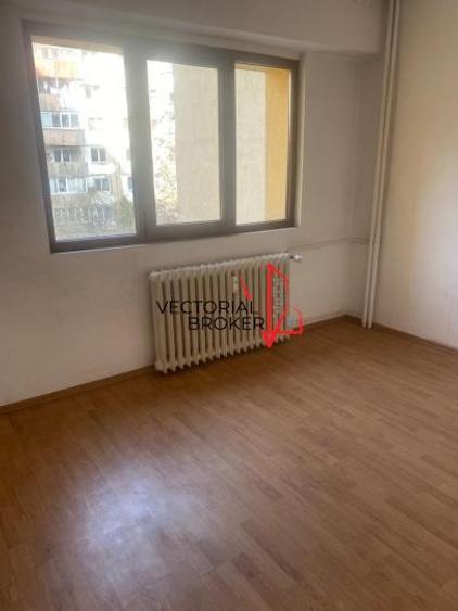 4 camere decomandat, etaj intermediar Piata Delfinului