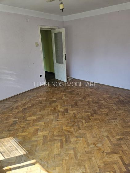 Apartament 2 camere zona Stefan Luchian , etaj 3 cu sarpanta ,decomandat - 8