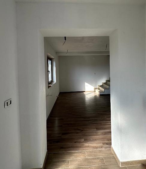 CASĂ NOUĂ, DE CALITATE SUPERIOARĂ, IN FÂNTÂNELE, ARAD | 180 mª | TEREN 1.090 Mp