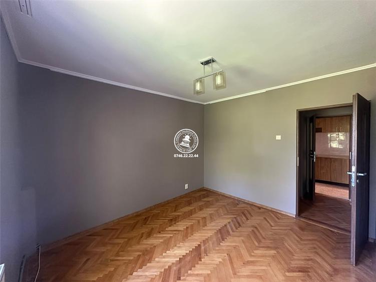 Apartament 3 camere de vanzare semidecomandat etaj intermediar bloc fara risc -