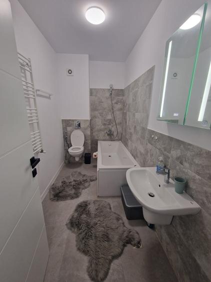 Apartament cu 2 camere, etajul 1/3, zona Moara de Vant