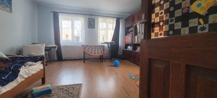 Vand casa cu teren de 1753 mp in Prejmer