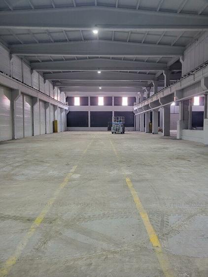 Hala in zona Titan, in apropiere de metrou