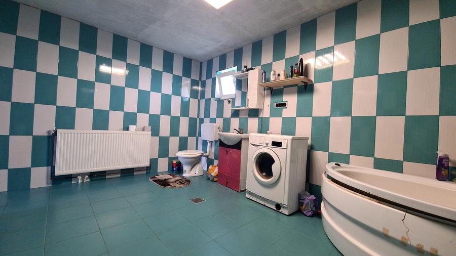 CASA DE VANZARE PODUL OLTULUI CU ACCES PRIVAT