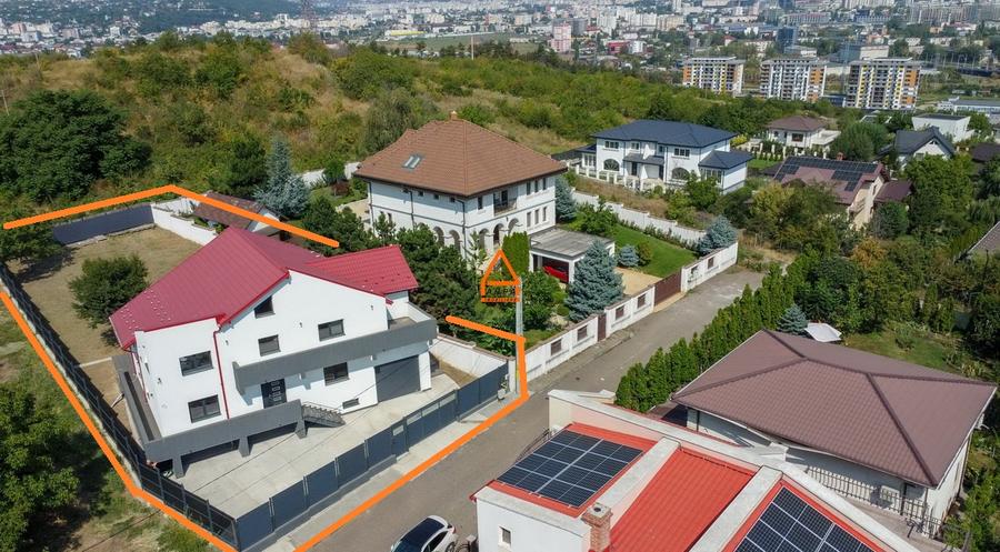Casa / Vila -  D+P+E  - 320 mp , 800 mp teren - str Fermei , Bucium