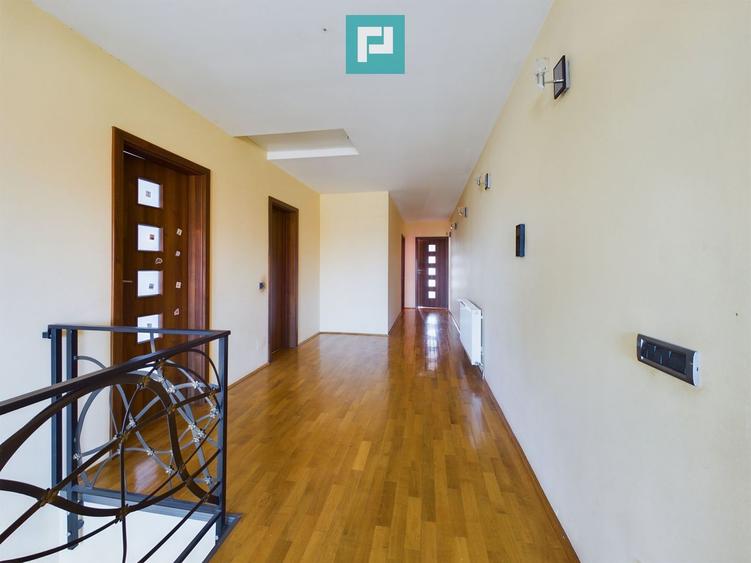 Vilă spațioasă cu 8 camere, Grădiște