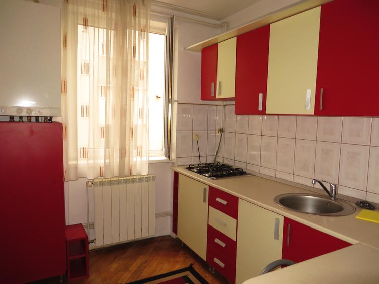 Apartament 3 camere centru 92000 Euro