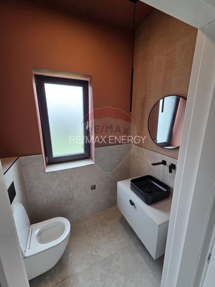 Vila de inchiriat in Voronet. Prima inchiriere, 5 camere. - 13