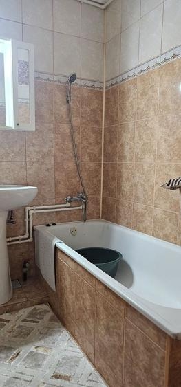 De inchiriat apartament cu 2 camere, etaj 4/4 Piata Centrala, 360 euro