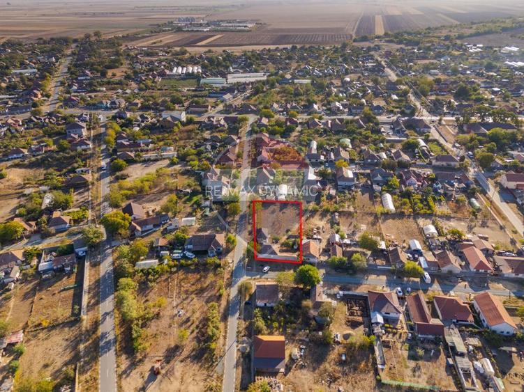 Proprietate cu teren 1.359 mp, poziție pe colț și utilități la strada