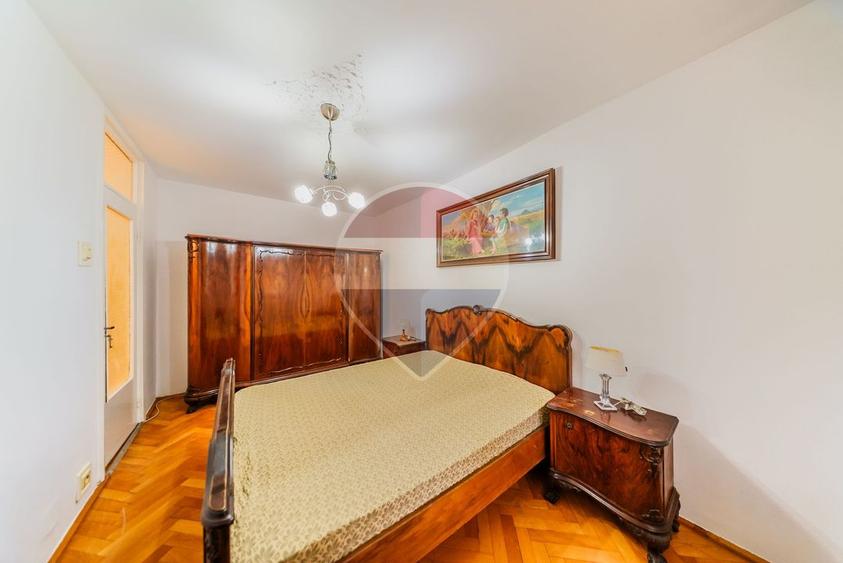 Apartament cu 3 camere, in zona Boul Rosu
