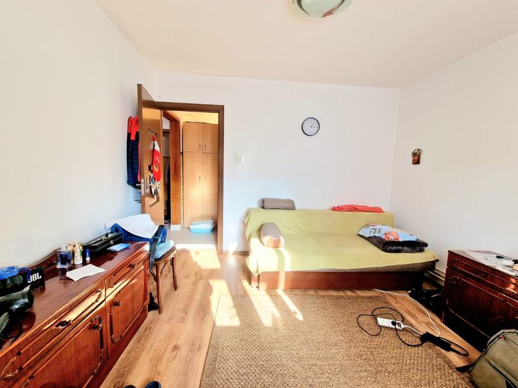 Apartament 4 camere de vanzare str Soveja, etaj 1
