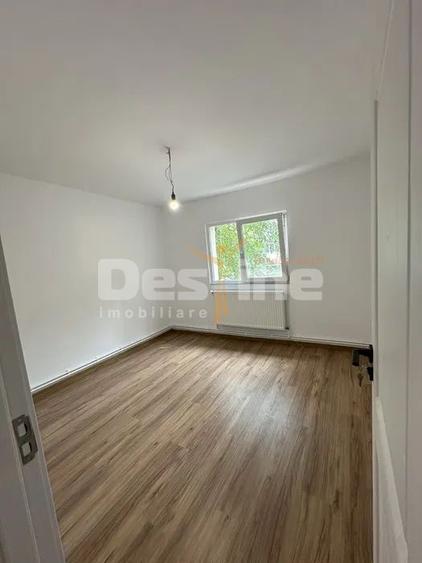 Apartament decomandat- 4 camere* Dacia