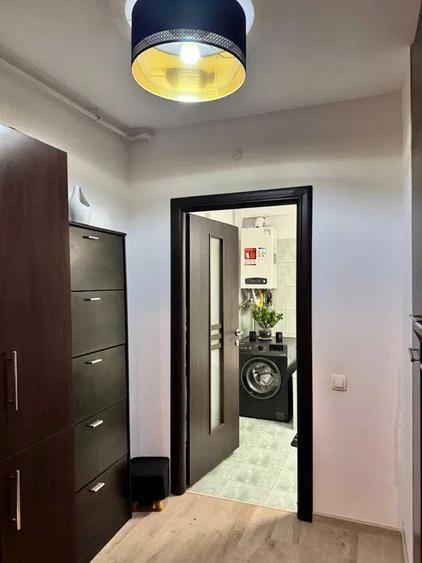 Apartament cu o camera, decomandat, balcon, zona ANL