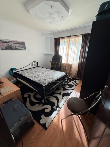 3 Camere Et.2/4 An constructie 1985 Zona Apusului - Metrou Gorjului