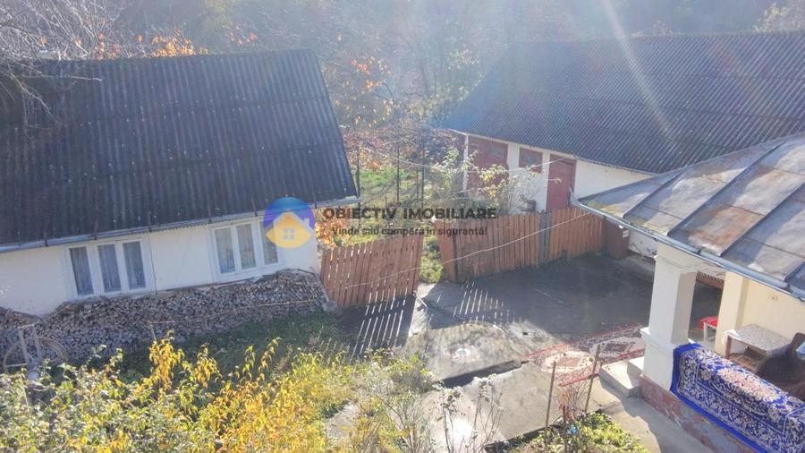 Casă + teren 5062 mp – Târgu Neamț.