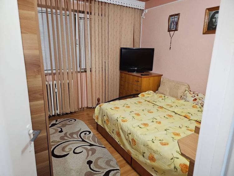 Apartament cu 3 camere, zona Alexandru cel Bun