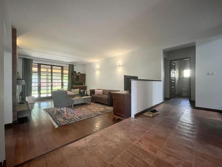 Casă deosebită 5 camere – grădină matură
