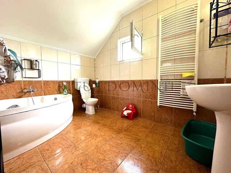Vila Superba cu 6 Camere, Amenajata Echipe Muncitori, Oncea, 200mp