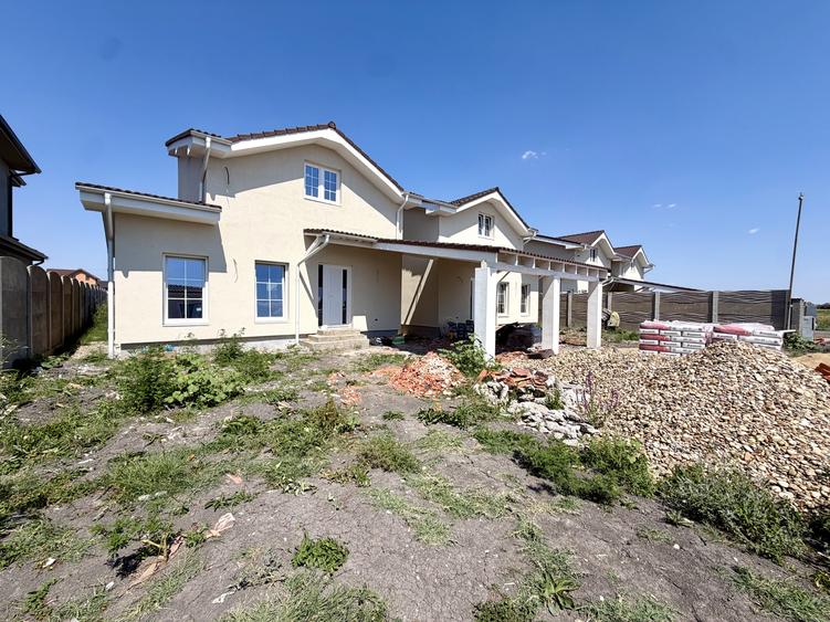 Casa individuala cu 4 camere, 100 mp utili, 372 mp teren - Sanandrei