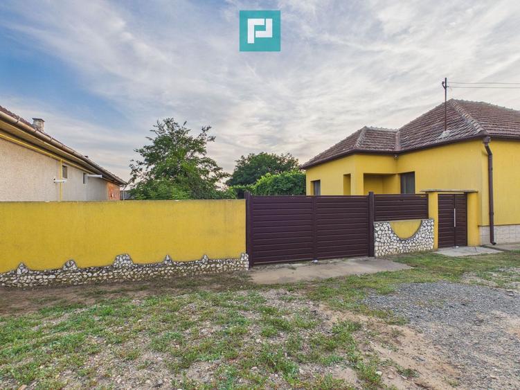Casă cu 4 camere și teren de 5538 mp în Macea